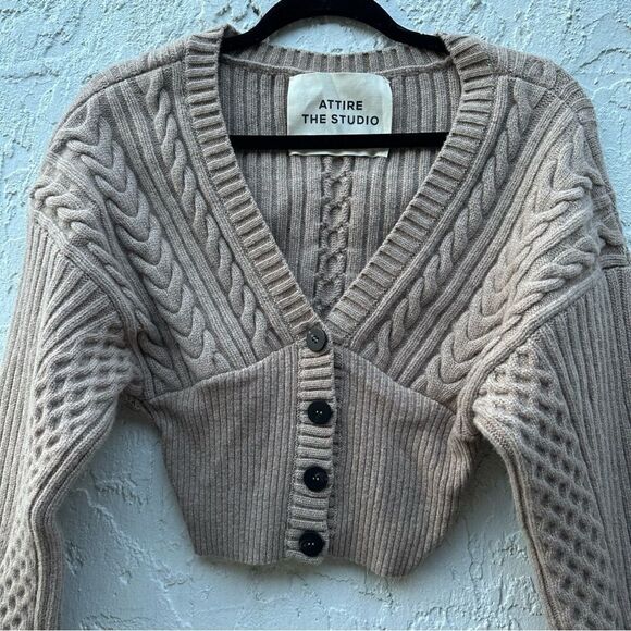 ATTIRE‎ THE STUDIO Sweater Cardigan Women’s XS Wool Crop Cableknit Chunky Beige - Picture 6 of 6